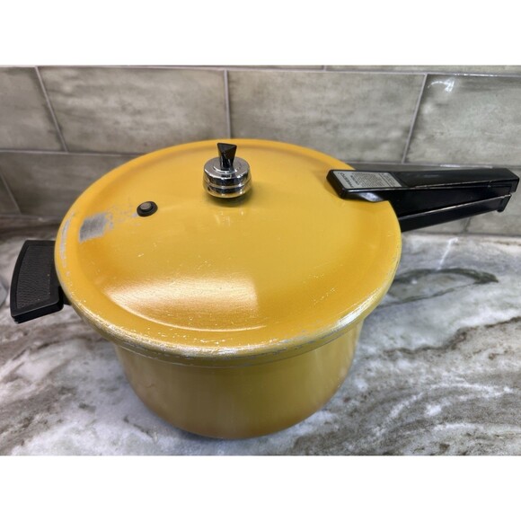 Presto Vtg 4 Quart Pressure Cooker Aluminum Harvest Yellow Model 02 PCA4H 4175 - Picture 1 of 11
